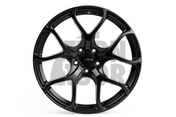 A01 Flow Formed Wheel 19 x 8.5 ET45 Gunmetal, Black or Silver APR